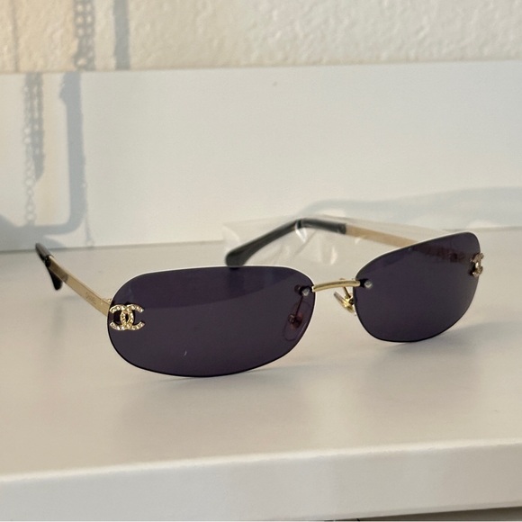 CHANEL Gold Frame with black Lenses Sunglasses - Picture 1 of 8